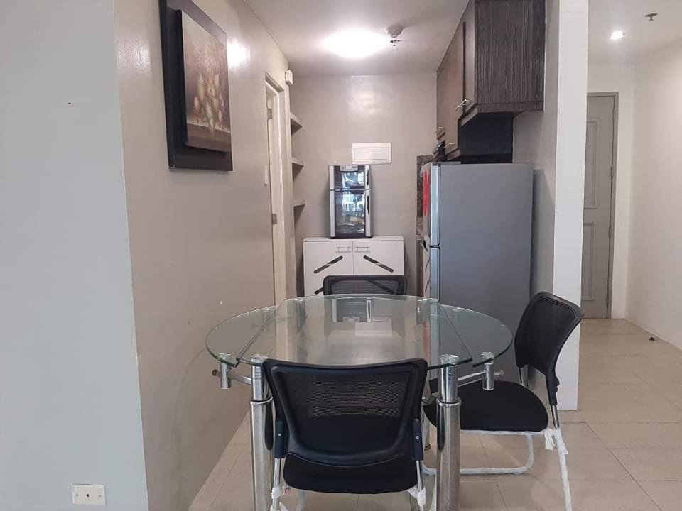 Spacious 2 Bedroom Unit With Pool Manilla Buitenkant foto